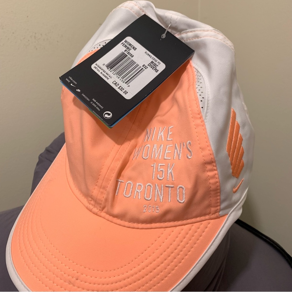 BNWT Nike running hat [womens race, Toronto, Nike run, collectable]
